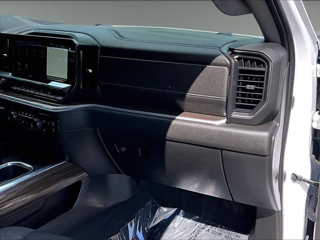 Used 2022 White Chevrolet RST image 13