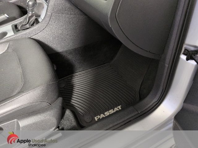 Used 2013 Silver Volkswagen 2.5 SE image 34