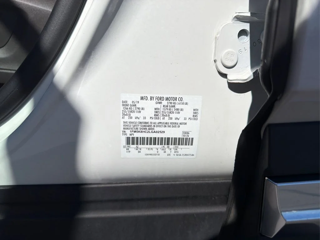 Used 2020 White Metallic Ford Platinum image 23