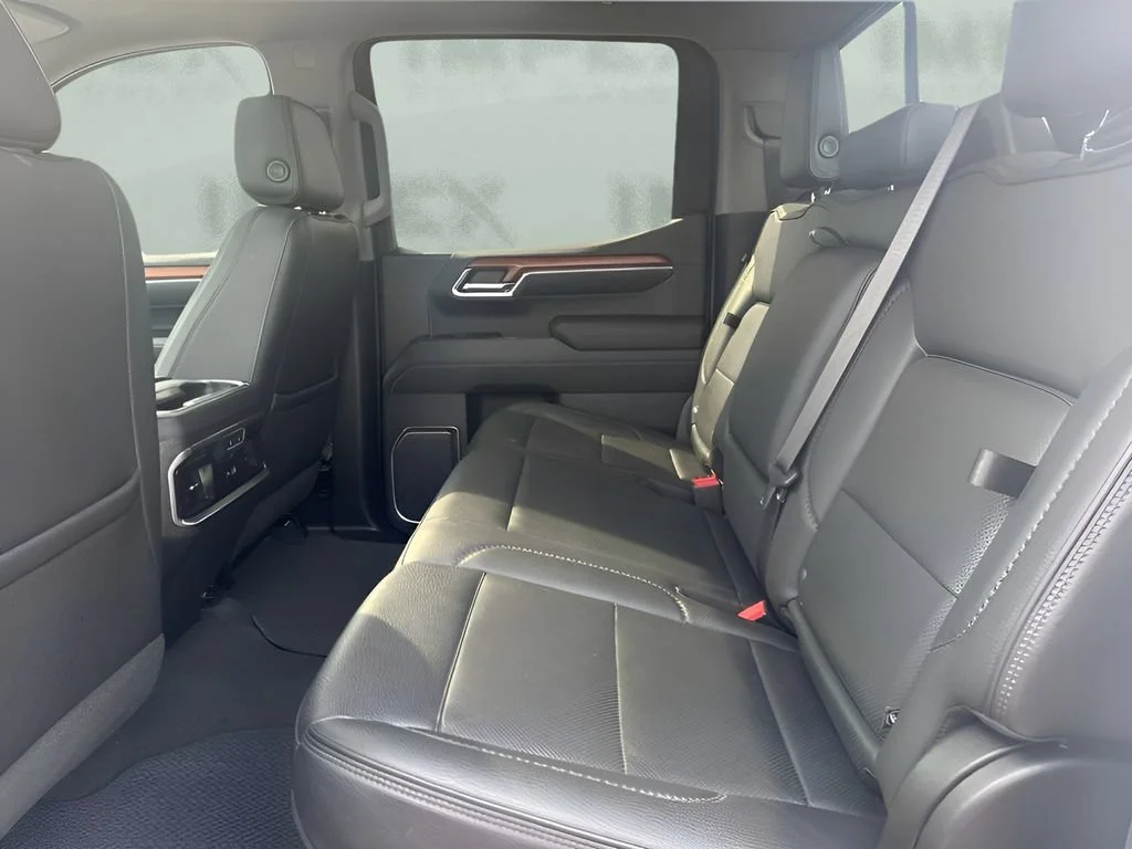 Used 2022 WHITE FROST TRICOAT GMC Denali image 29