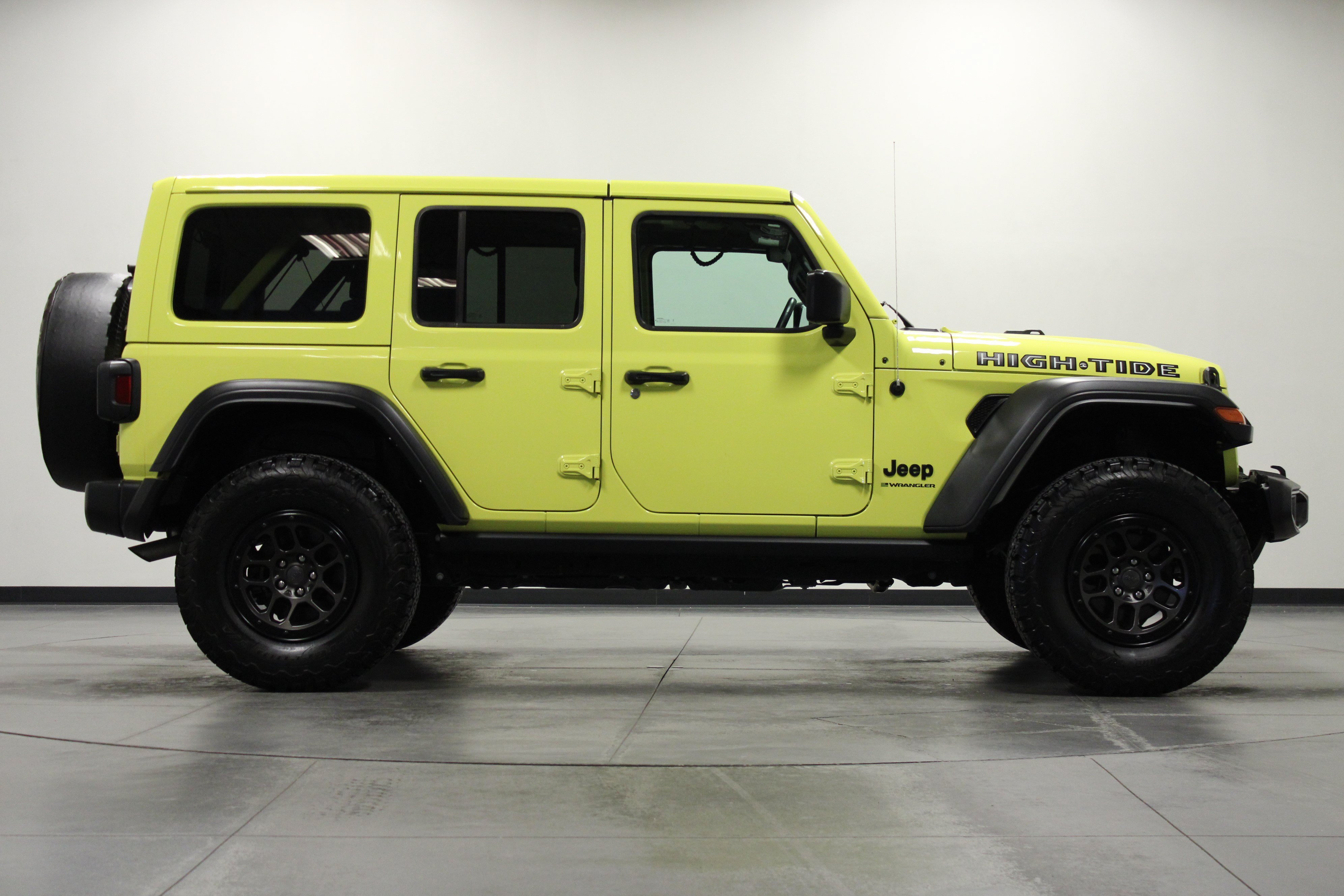 Used 2023 High Velocity Clearcoat Jeep High Tide image 3
