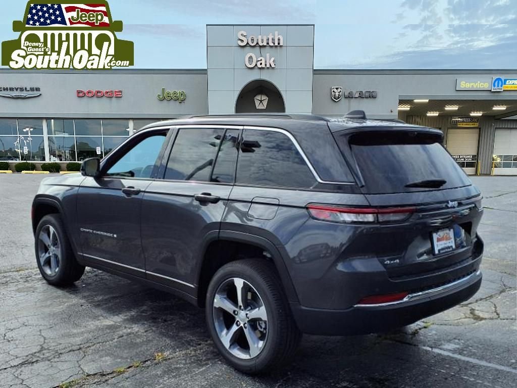 New 2025 Baltic Gray Metallic Clear-Coat Exterior Paint Jeep Limited image 4