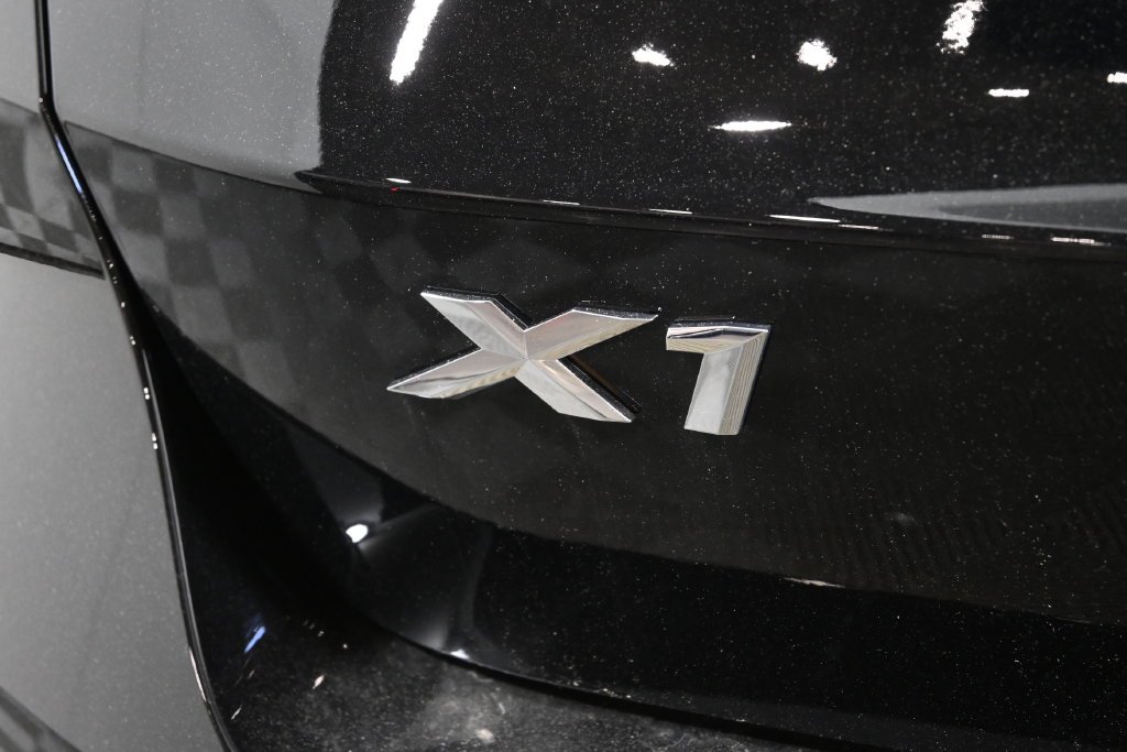 Used 2026 Black BMW xDrive28i image 39
