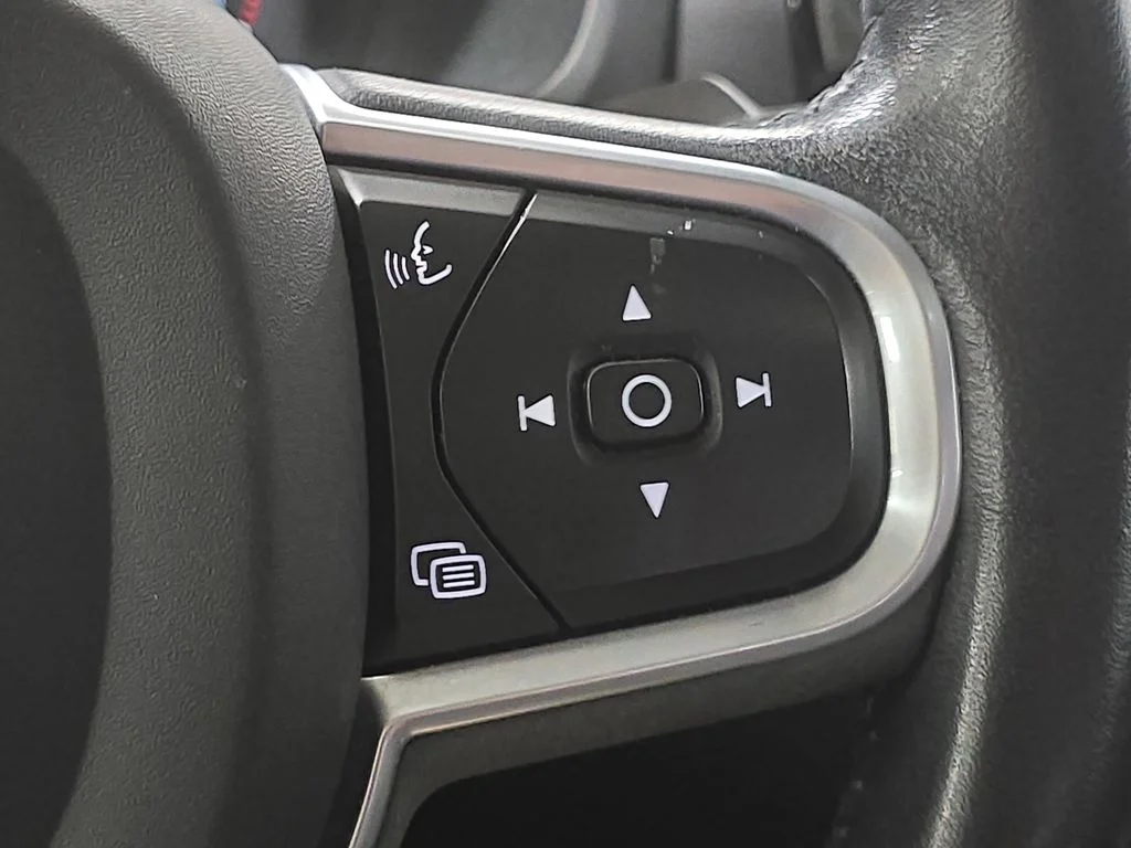 Used 2020 Pine Gray Metallic Volvo T6 Momentum image 13