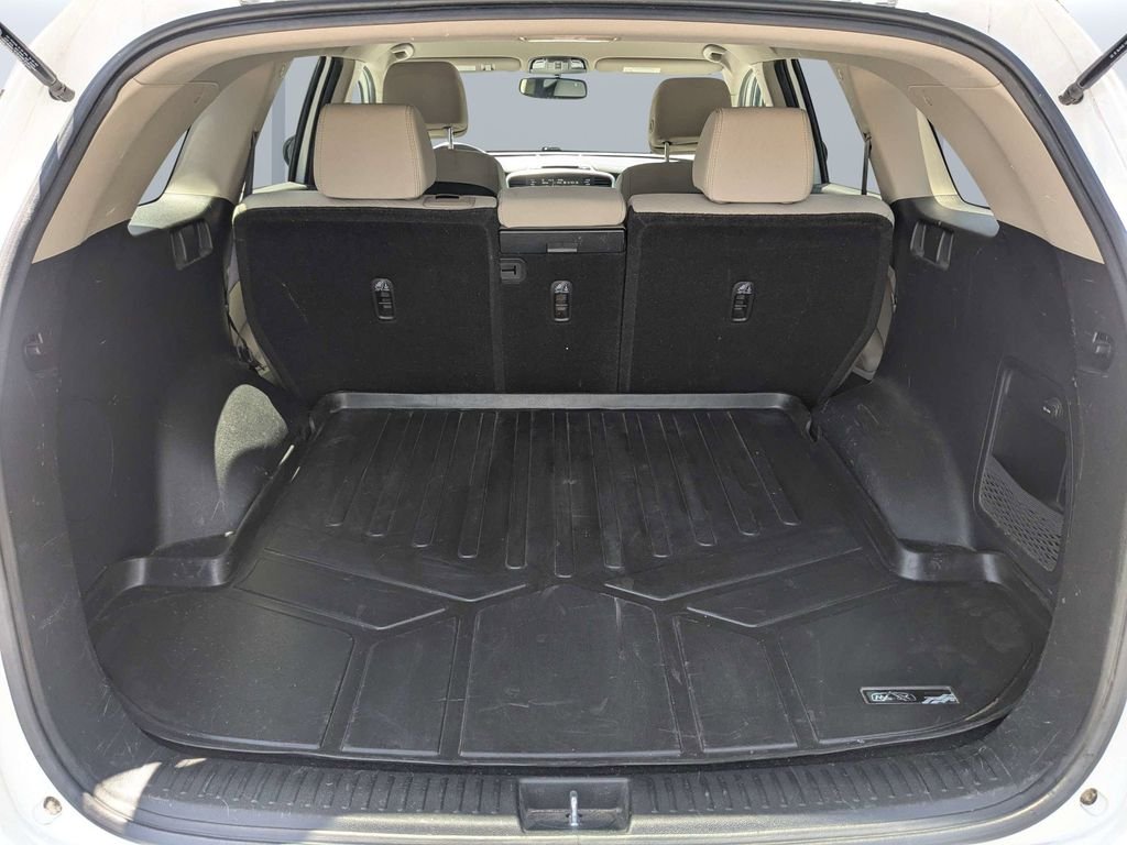 Used 2017 White Kia LX image 12