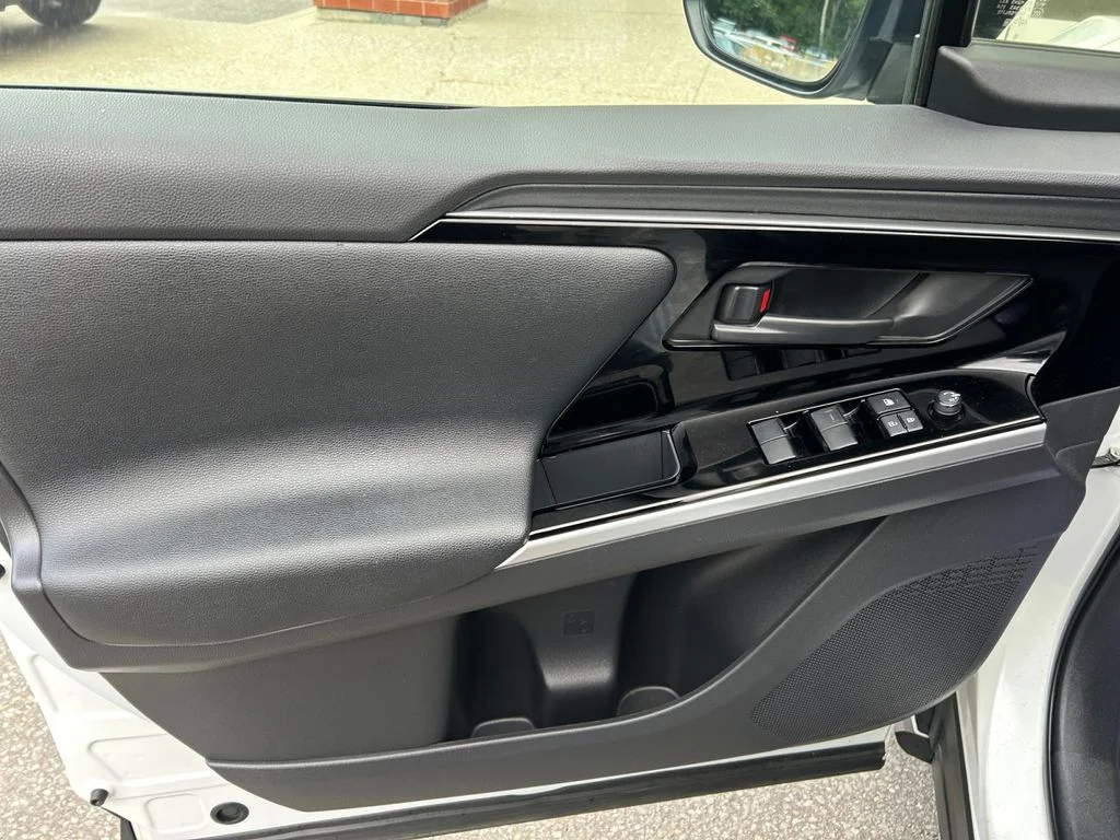 Used 2023 Pearl Toyota XLE image 21
