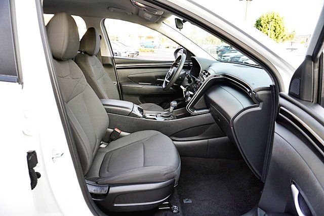 Used 2024 White Hyundai SE image 11