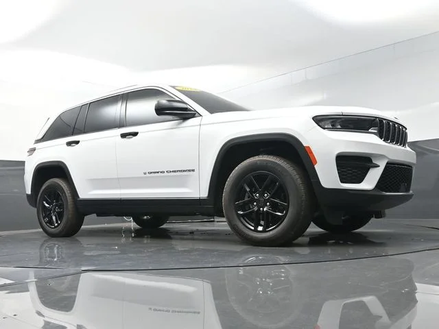 Used 2024 White Jeep Laredo X image 32