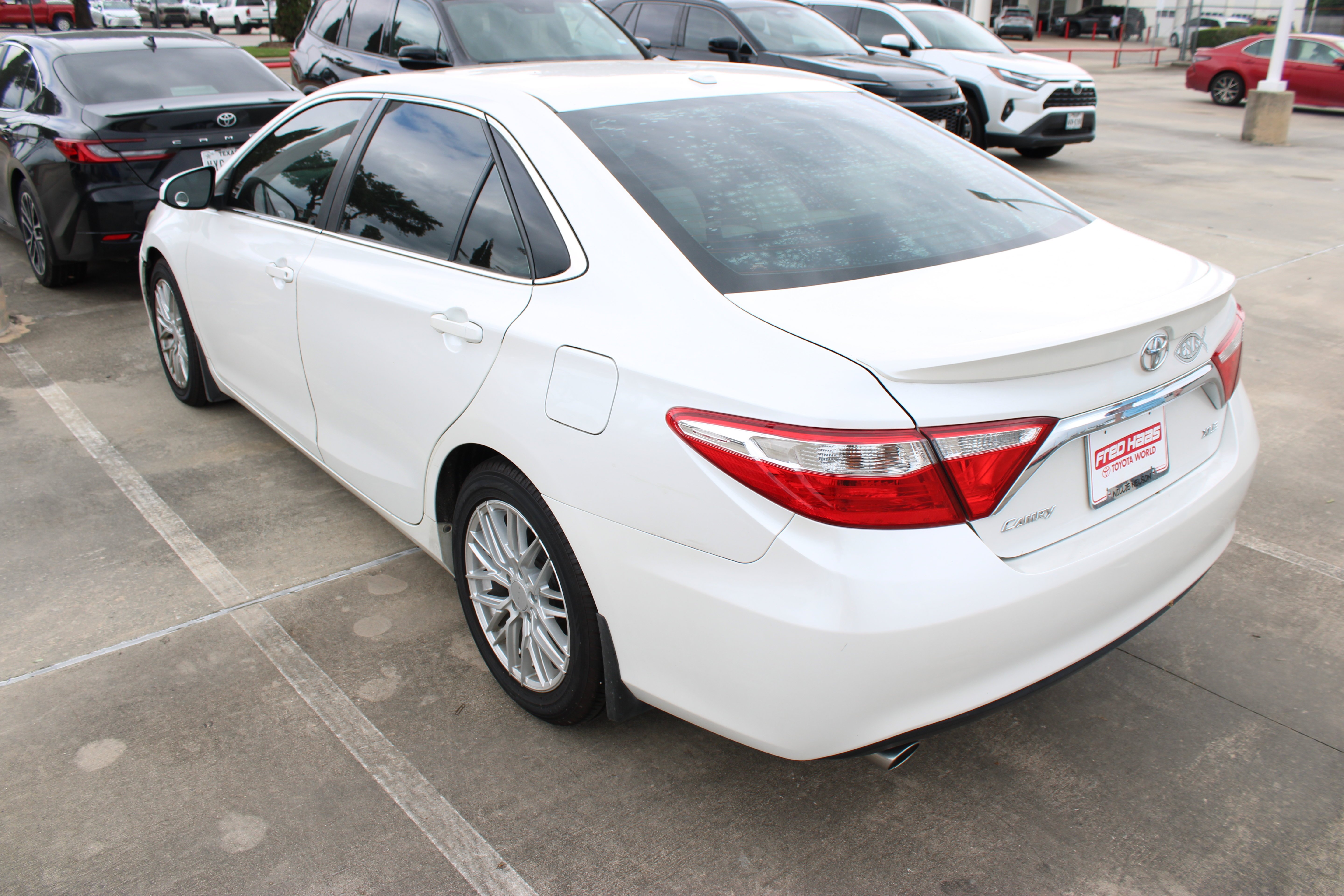 Used 2015 PEARLWHITE Toyota XLE image 5