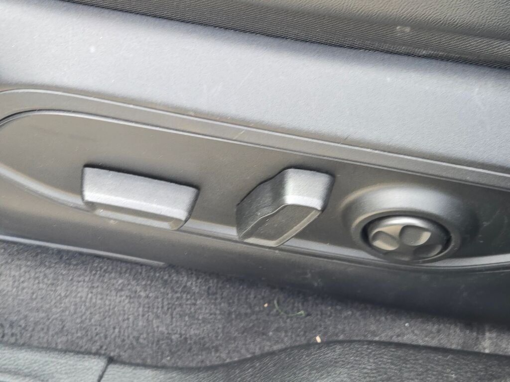 Used 2021 Silver Jeep Limited image 24