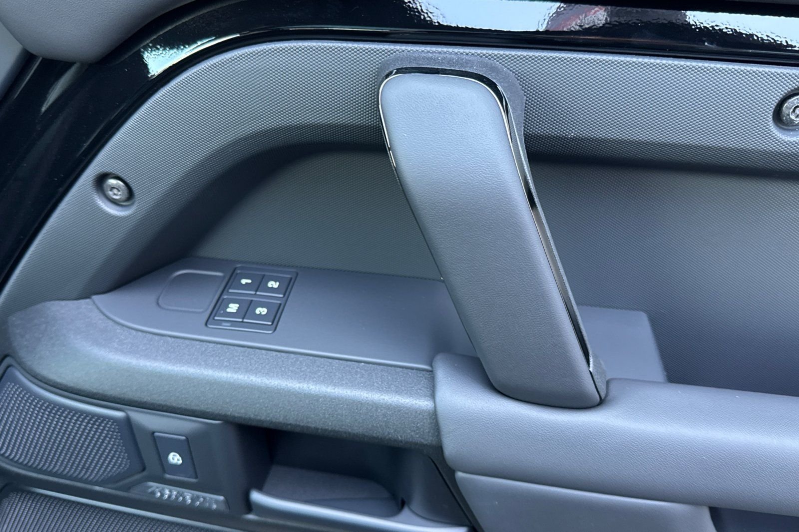 2026 Land Rover Defender OCTA Black - Photo 19