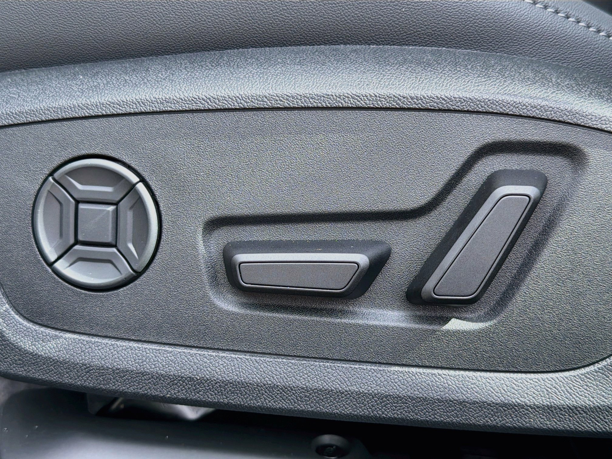 New 2026 Daytona Gray Pearl Effect Audi Premium Plus image 25