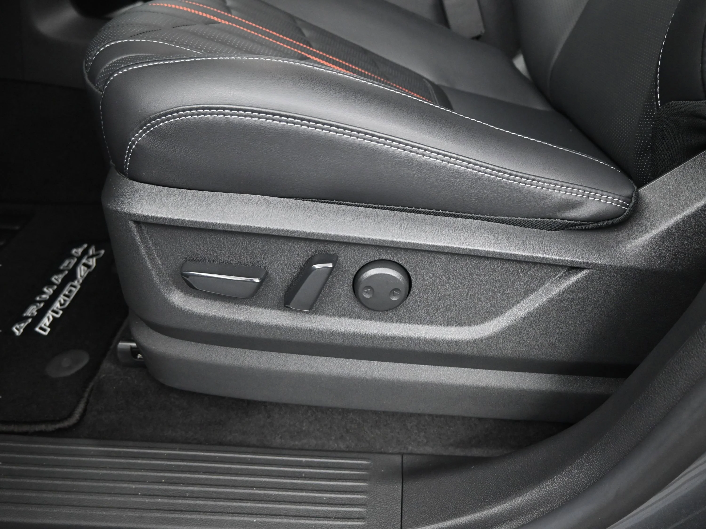 Certified Used 2025 Gun Metallic Nissan PRO-4X image 10