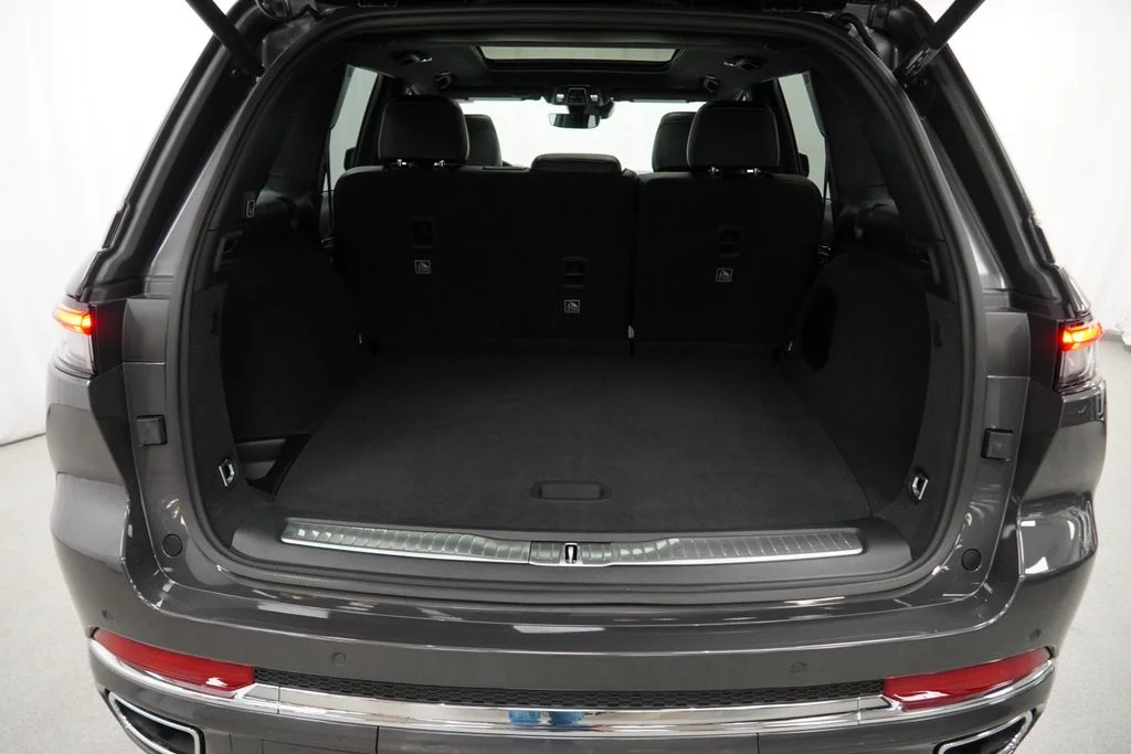 Used 2025 Gray Jeep Overland image 45