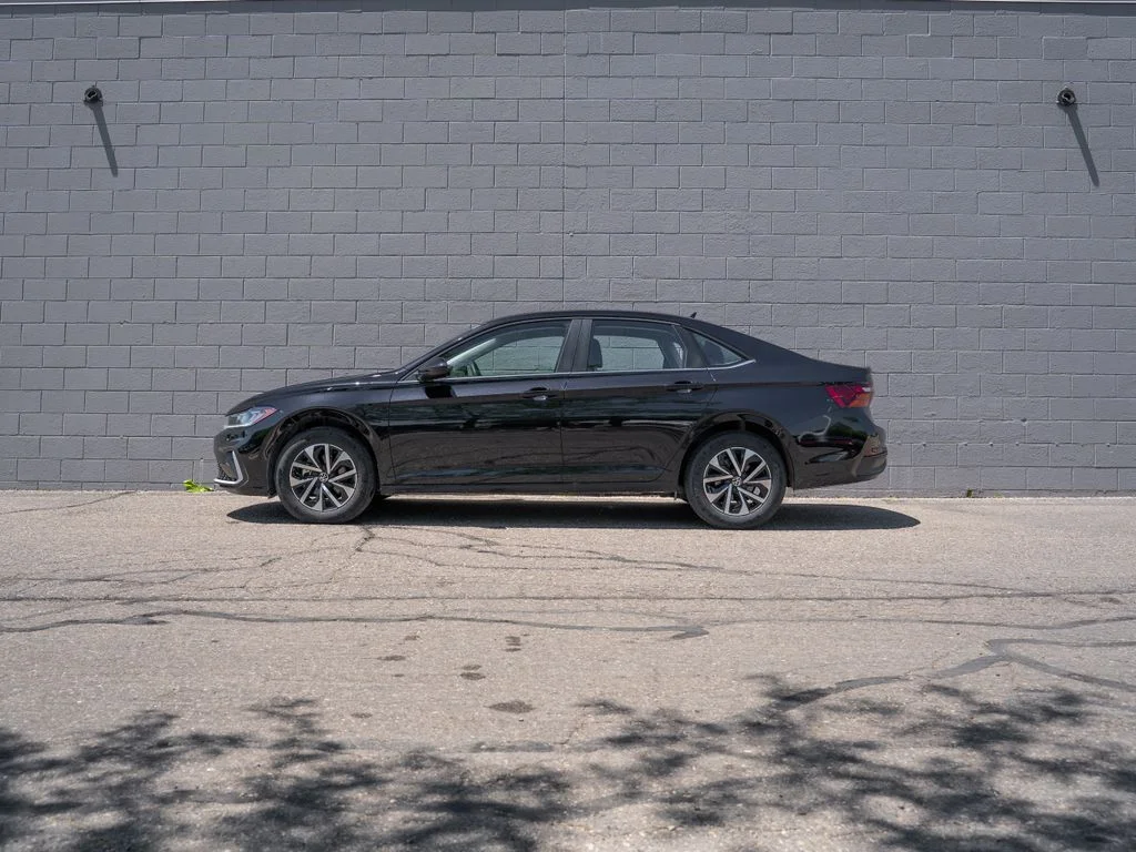 Used 2025 Black Volkswagen 1.5T S image 2