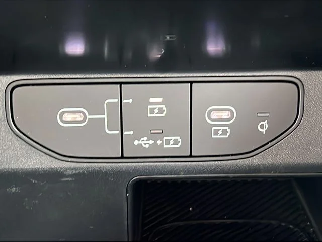 Used 2025 Black Kia S image 22