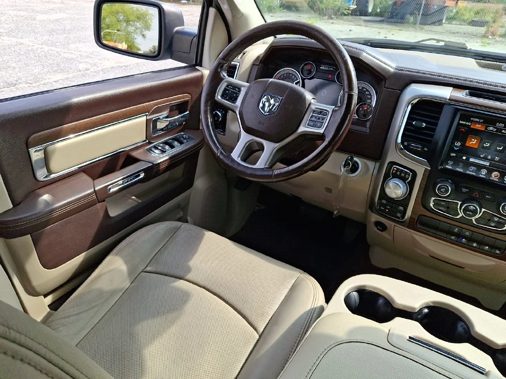 Used 2017 Pearl White Ram Laramie image 15