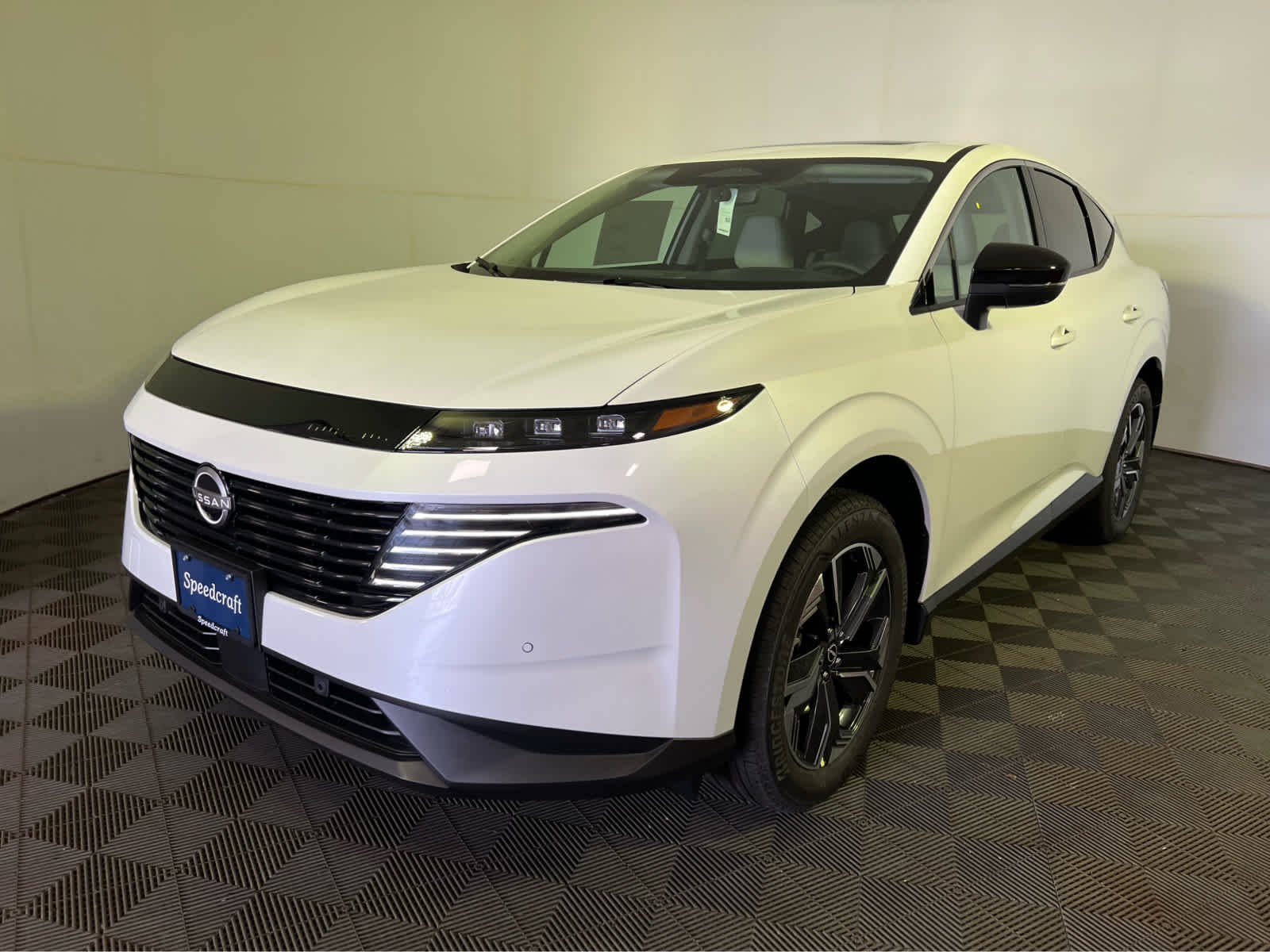 New 2026 Everest White Pearl TriCoat Nissan SL image 3