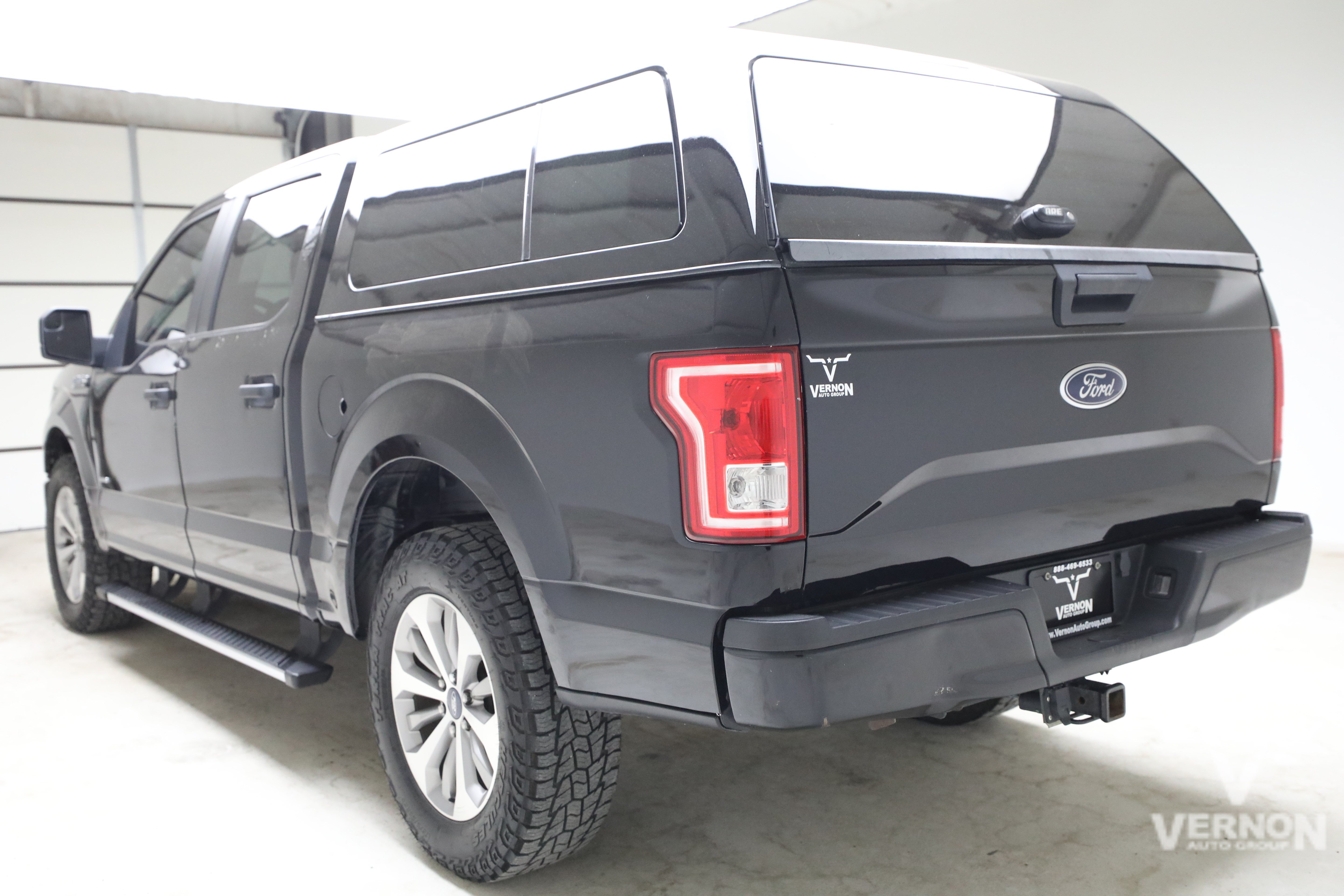Used 2017 Shadow Black Ford Y image 3