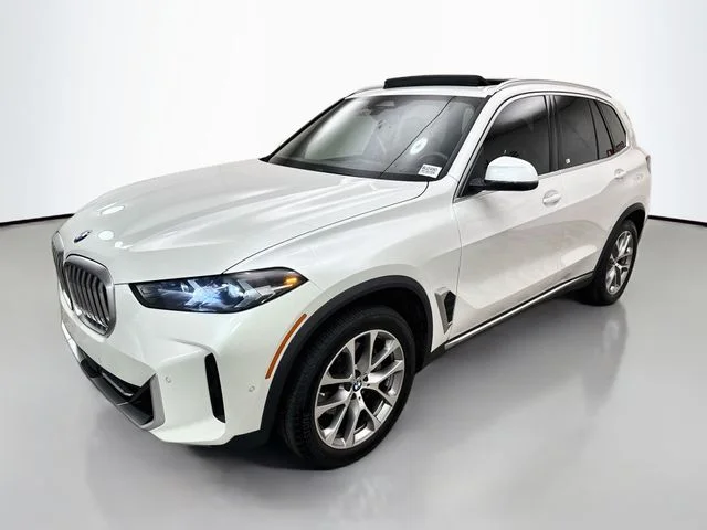 Used 2024 White BMW xDrive40i image 3