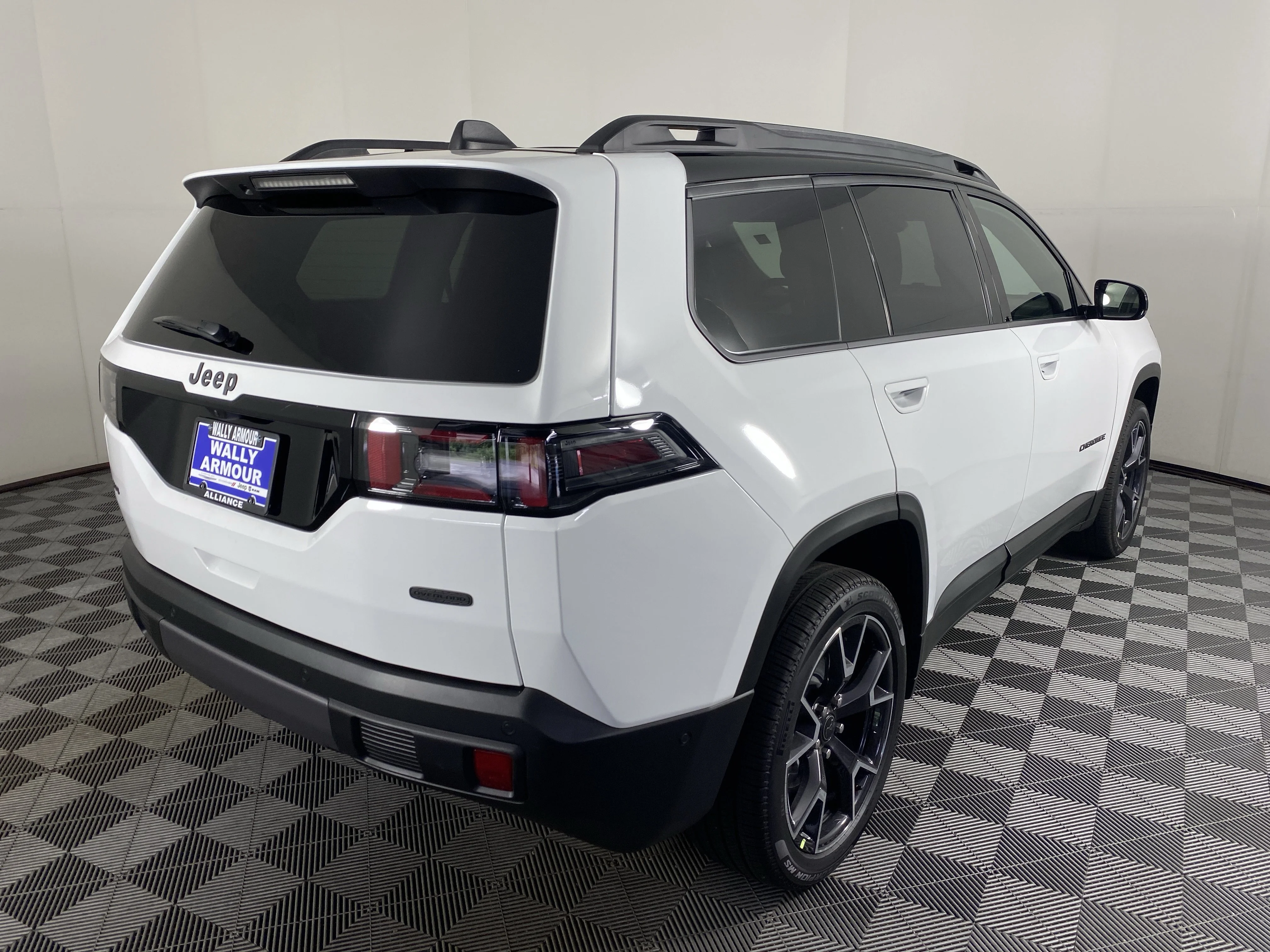 New 2026 Bright White Clear-Coat Exterior Paint Jeep Overland image 8