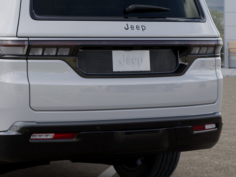 New 2026 Bright White Clear-Coat Exterior Paint Jeep 4x2 image 39
