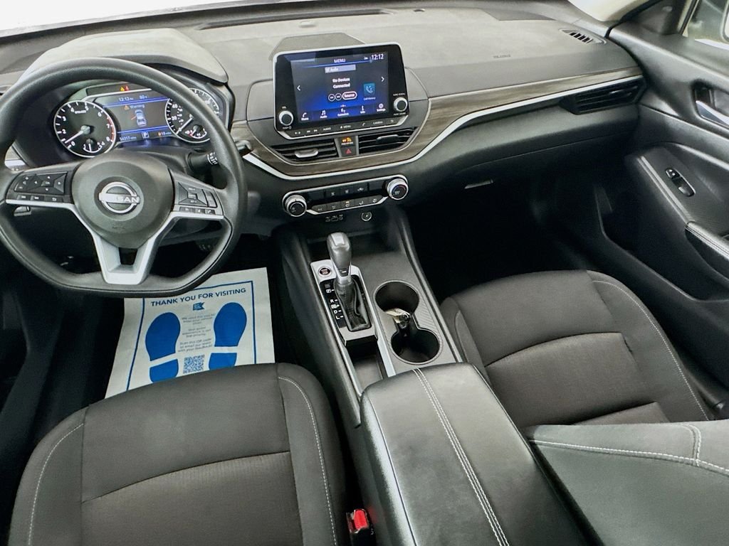 Used 2025 Glacier White Nissan 2.5 SV image 25