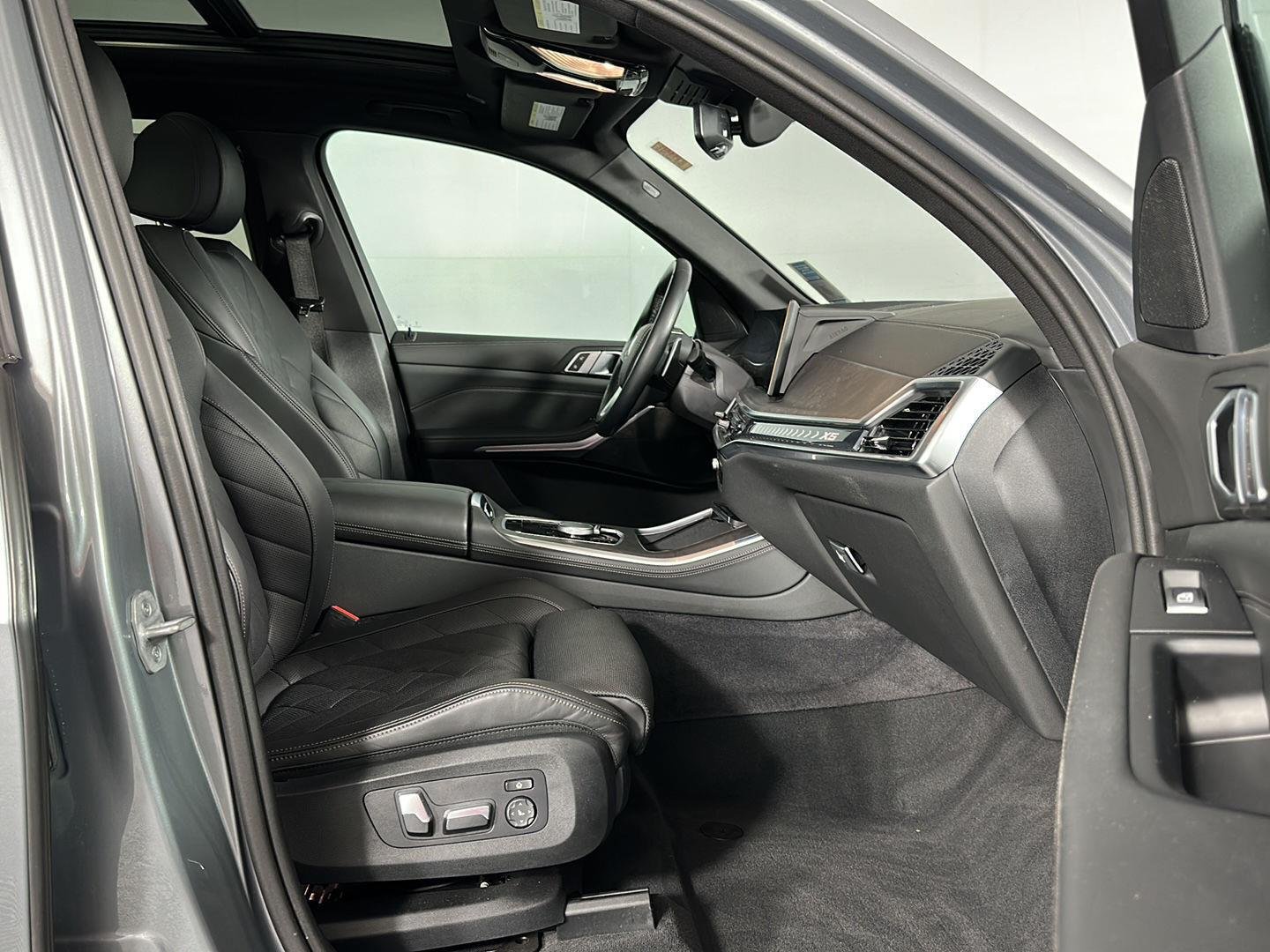 Used 2024 Skyscraper Grey Metallic BMW xDrive40i image 30