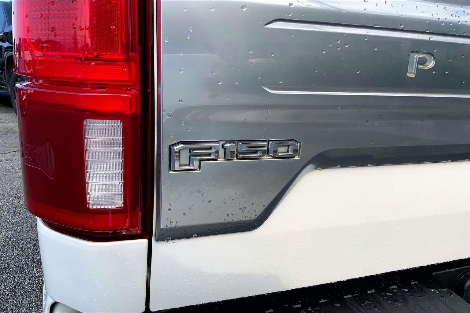 Used 2019 White Platinum Metallic Tri-Coat Ford Platinum image 28