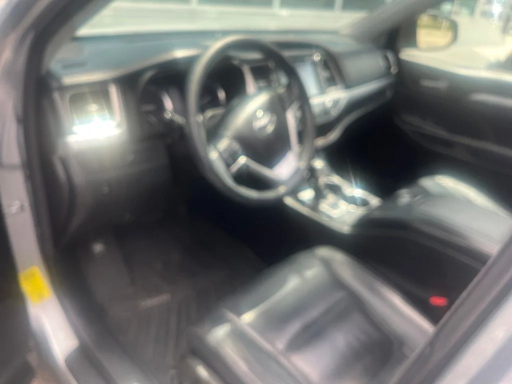 Used 2016 Silver Sky Metallic Toyota XLE V6 image 5