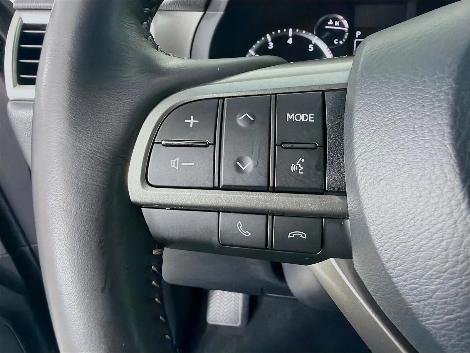 Used 2022  LEXUS PREM image 13