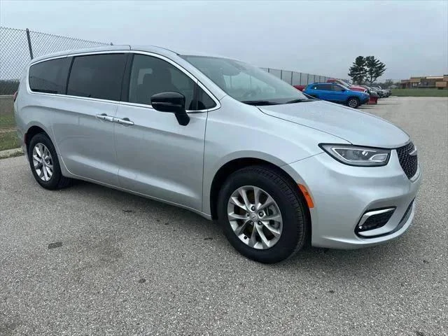 2026 Chrysler Pacifica Select - Photo 7