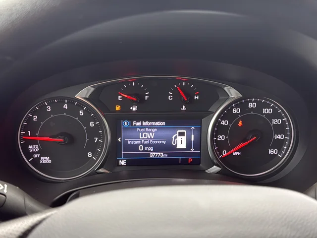 Used 2023 White GMC SLE image 12
