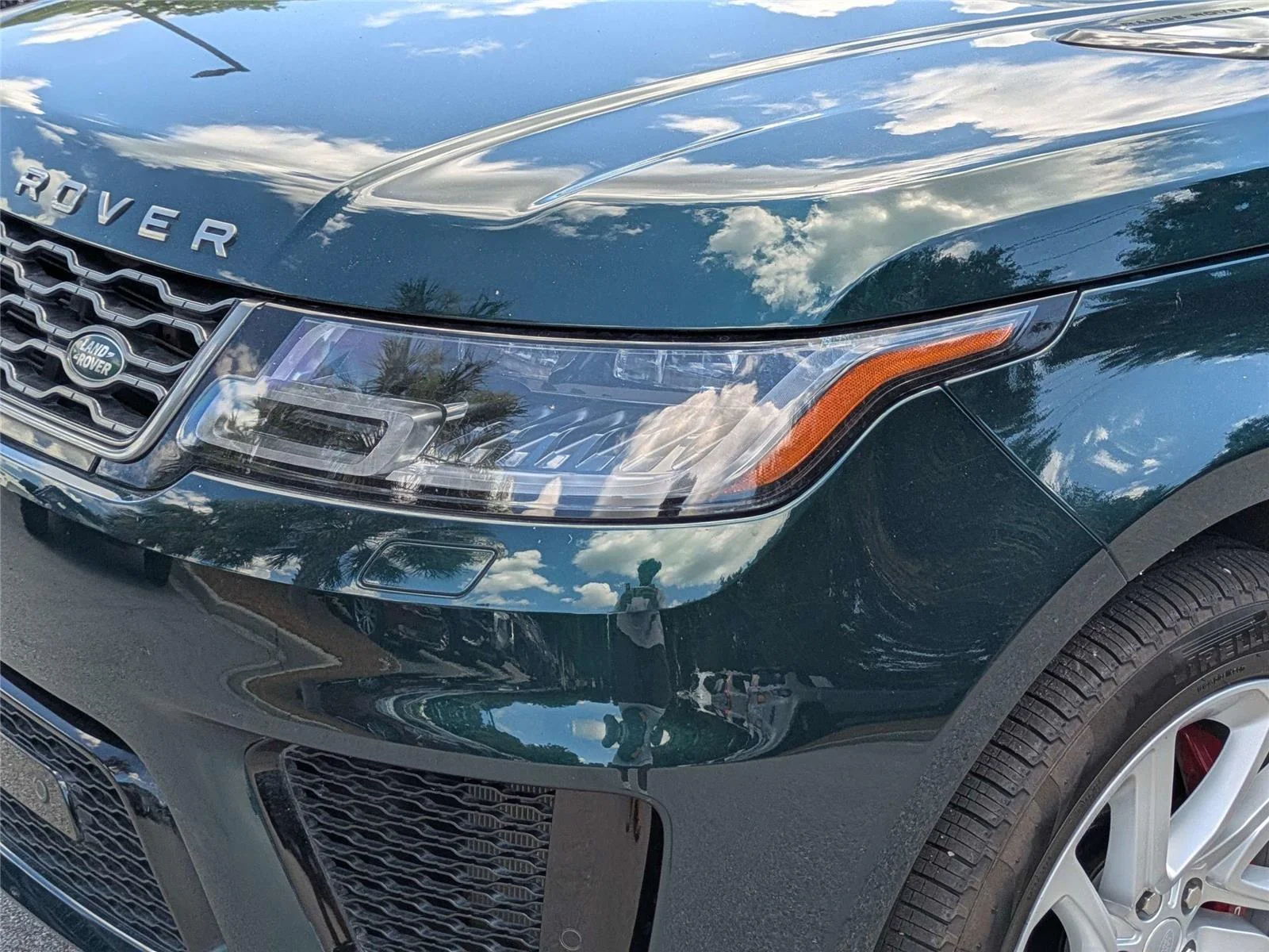 Used 2019 British Racing Green Metallic Land Rover Dynamic image 11