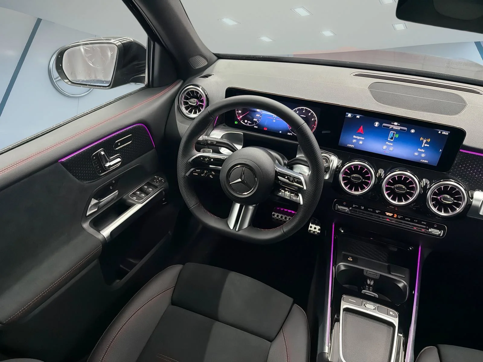 Used 2026 Black Mercedes-Benz GLB 250 image 23