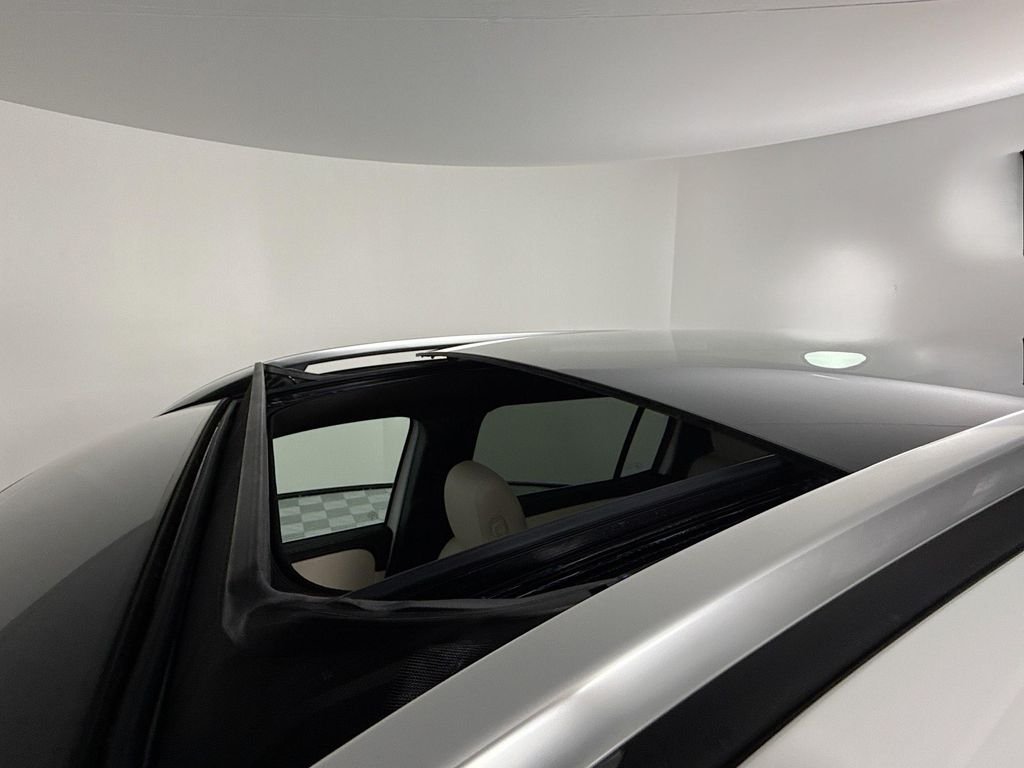 Used 2025 White Mercedes-Benz GLB 250 image 21