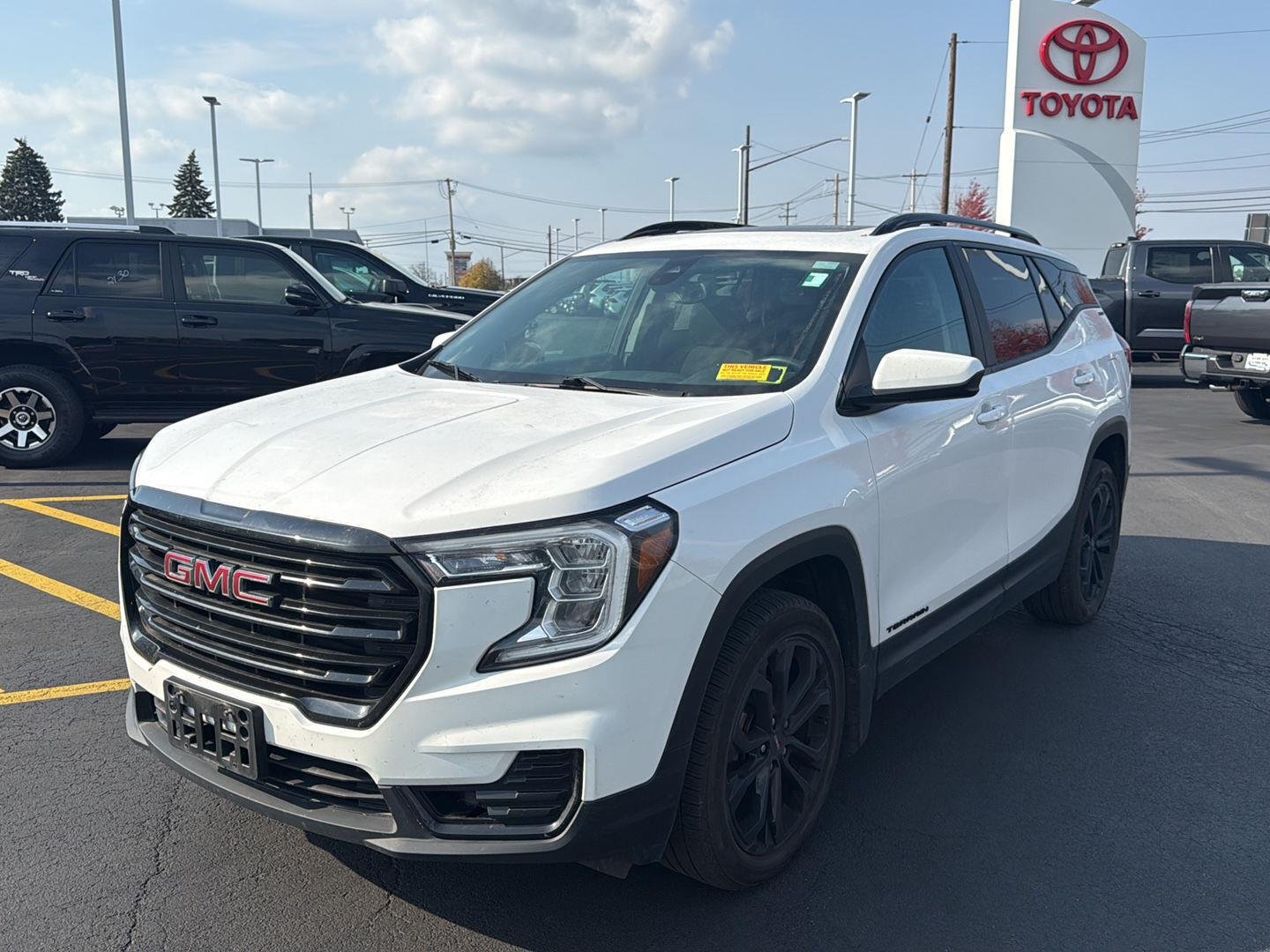 Used 2022 Summit White GMC SLE image 7