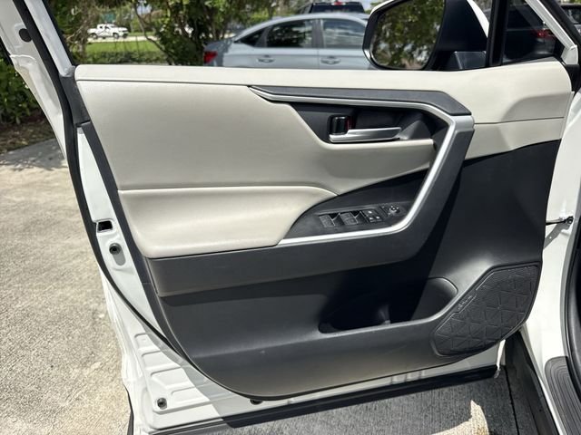 2024 Toyota RAV4 XLE - Photo 13