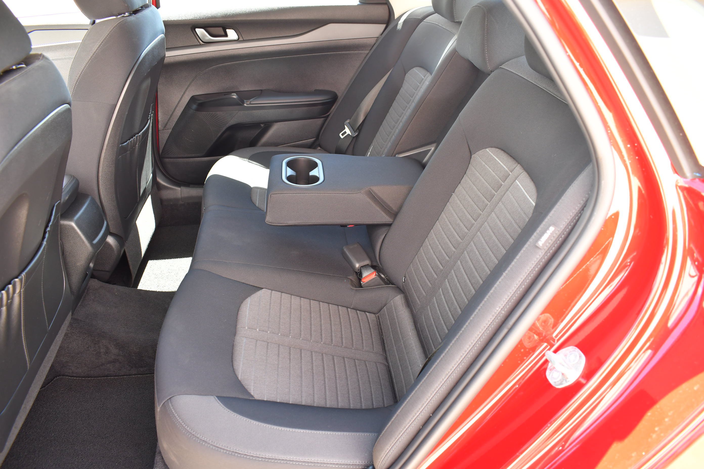 2025 Kia K5 LXS - Photo 24