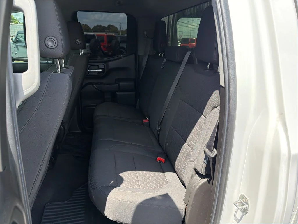 Used 2021 White Chevrolet Custom image 21