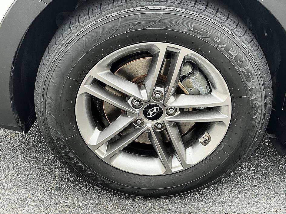 Used 2018 Pearl White Hyundai 2.4L image 8