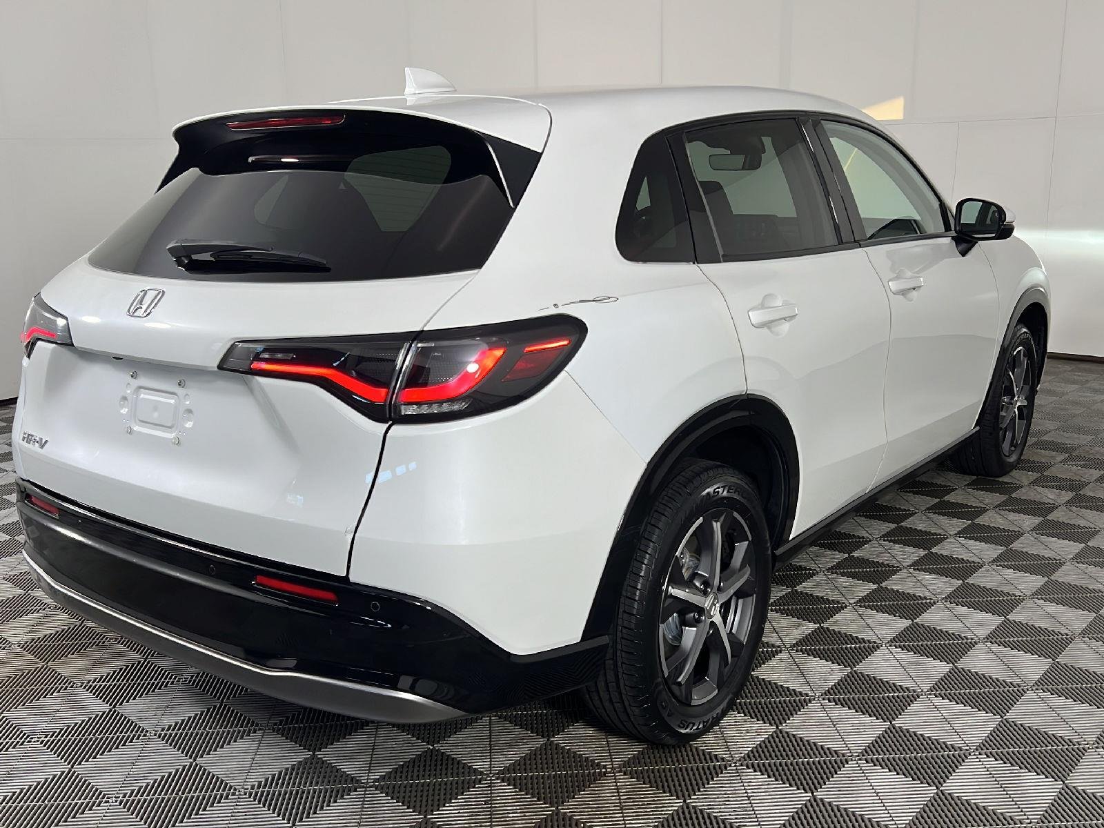 Used 2023 Platinum White Pearl Honda EX-L image 20
