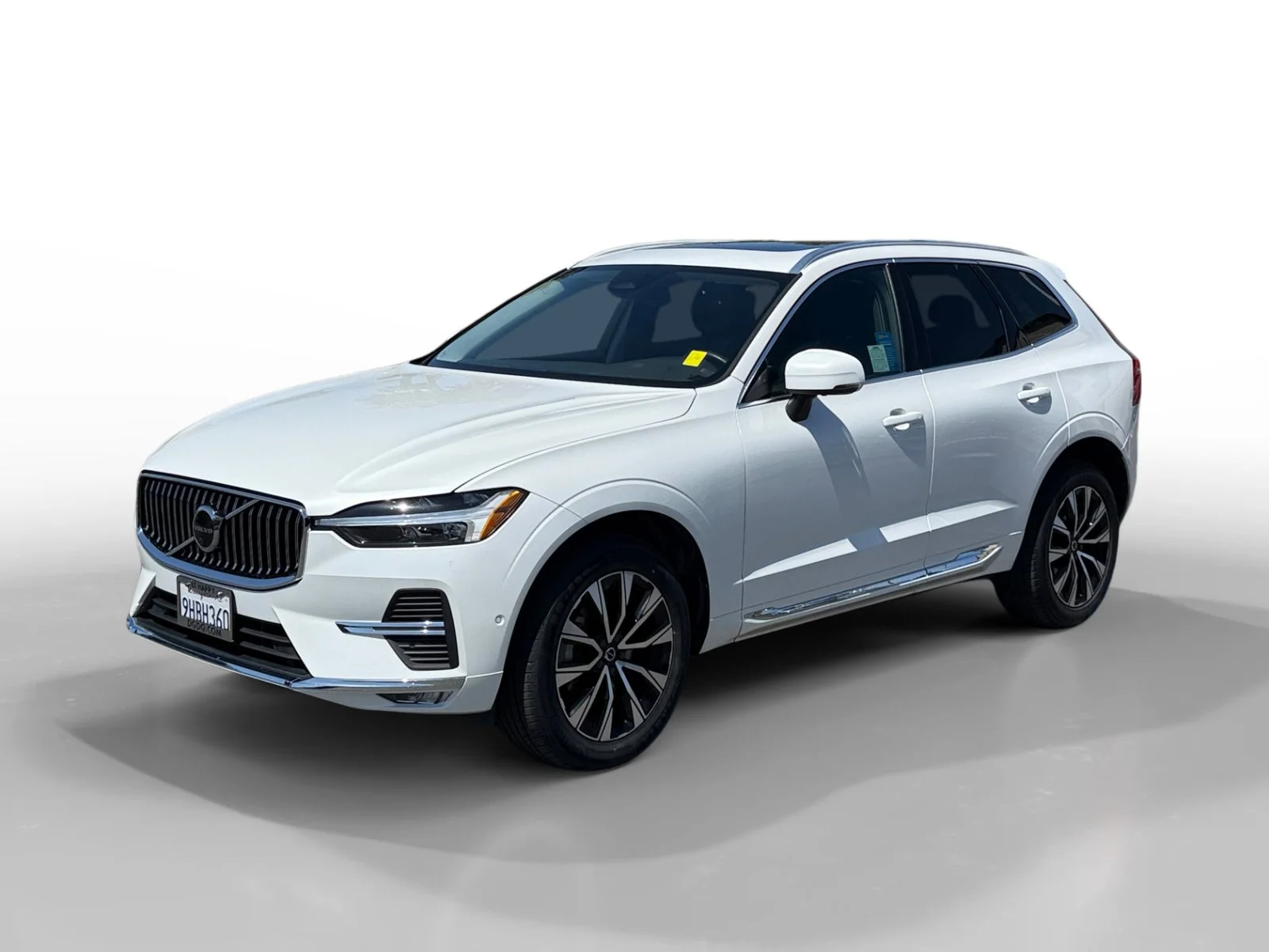 2023 Volvo XC60 B5 Plus Bright Theme FWD's photo