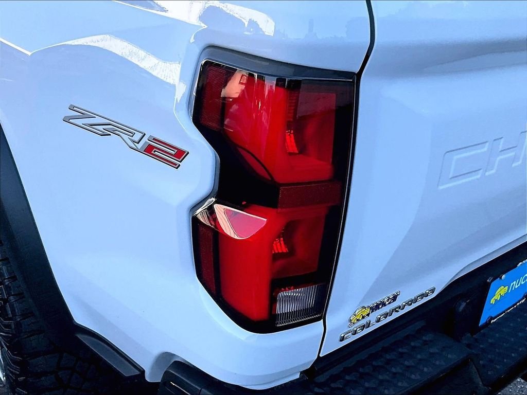 Used 2024 White Chevrolet ZR2 image 33
