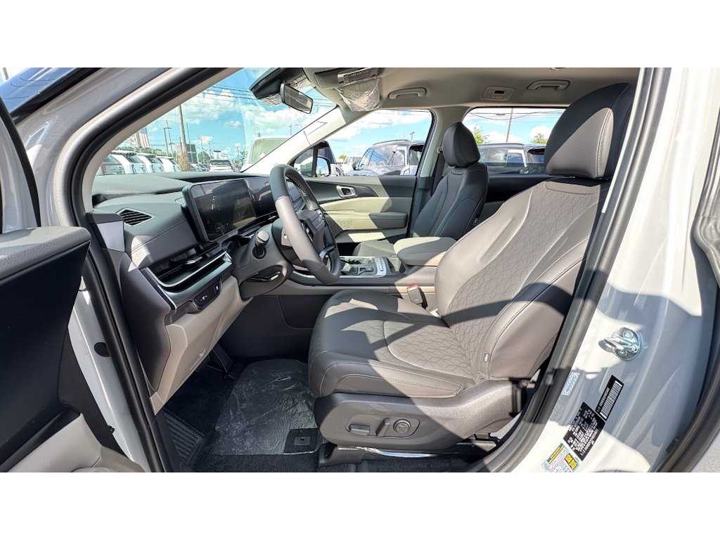 New 2027 Ceramic Silver Kia LXS image 7