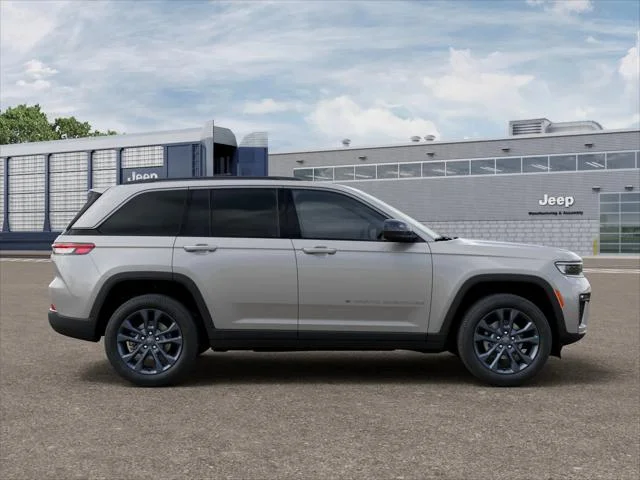 New 2026 Silver Zynith Exterior Paint Jeep Limited image 12