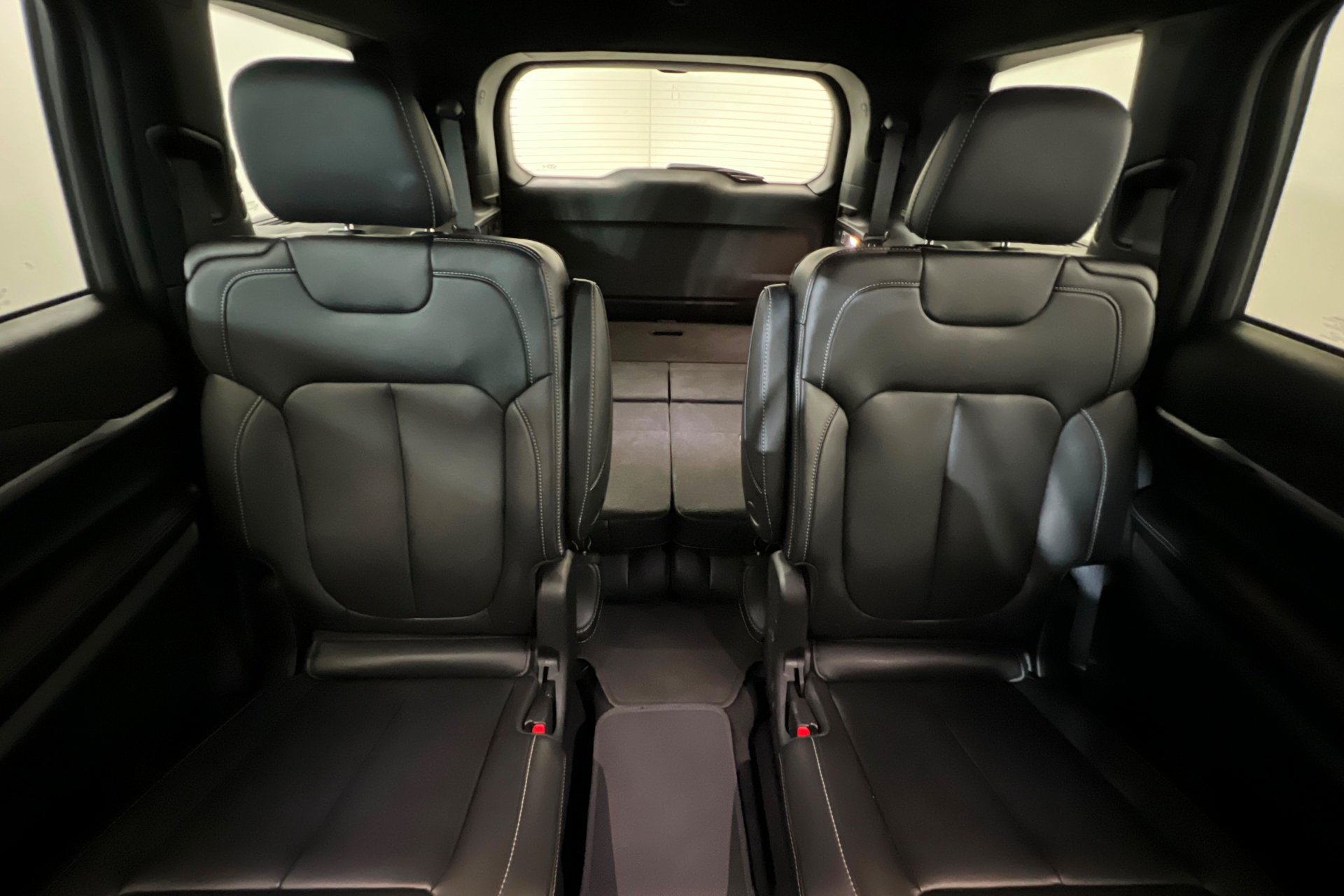 Used 2025 Velvet Red Pearlcoat Jeep Limited image 26