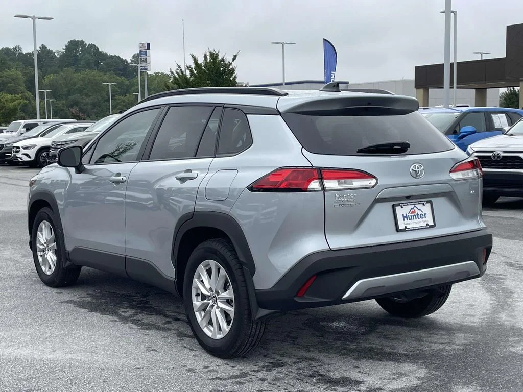 2025 Toyota Corolla Cross LE - Photo 25
