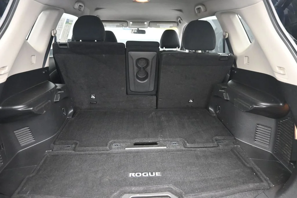 Used 2016 Blue Nissan S image 11