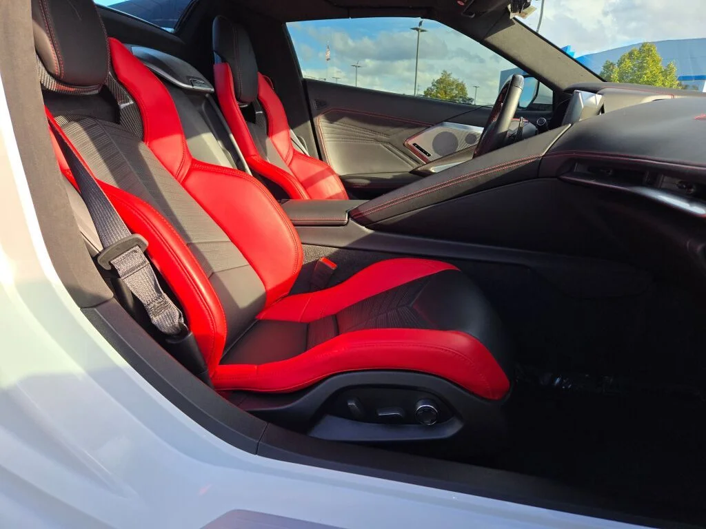 Used 2023 White Chevrolet Z06 image 6